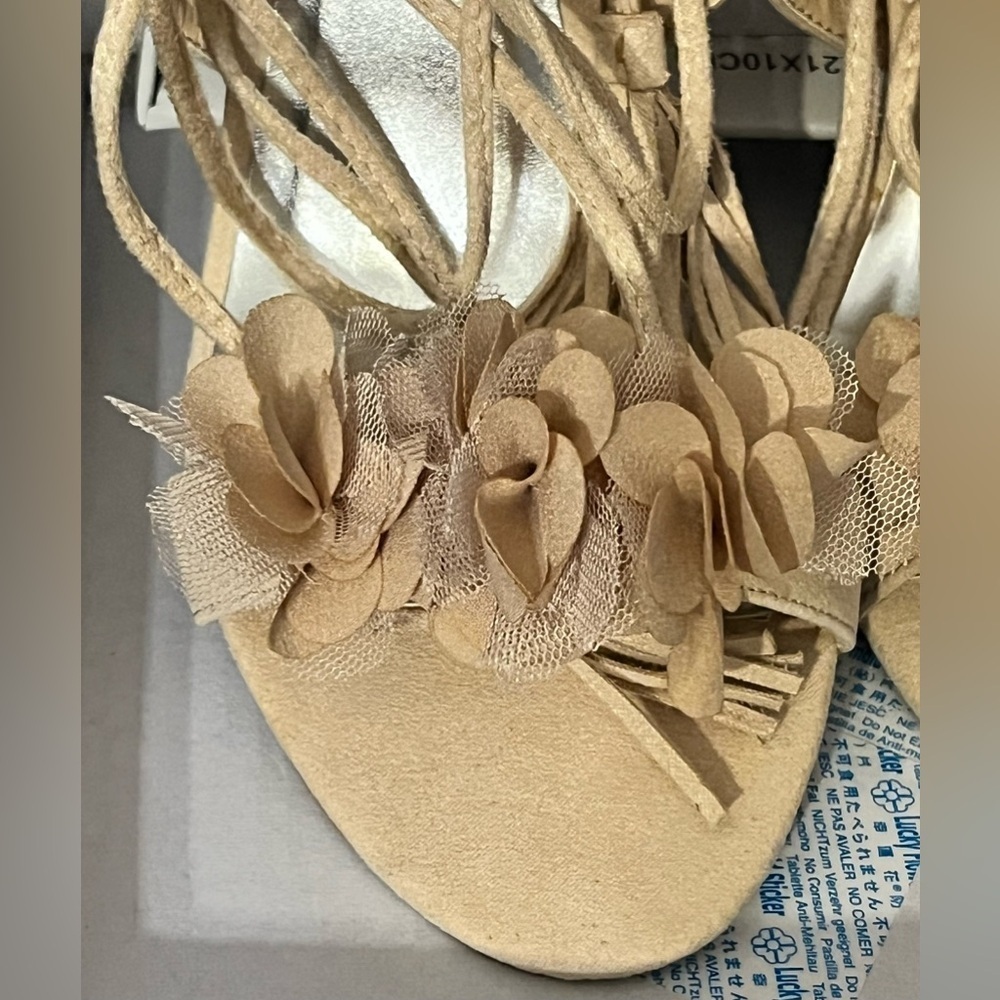 NEW- Qupid Floral Tie/Lace Up Suede Heels SIZE: 8 COLOR: Nude - Picture 4 of 13